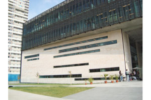 https://arauco-qas.arauco.com/chile/wp-content/uploads/sites/14/1970/01/104_02_16145_web_asol_duoc_uc_san_joaquin_chile_06_oct_2015-300x200.jpg